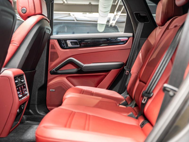 Voitures occasions PORSCHE CAYENNE E-Hybrid Champagne-au-Mont-d'Or