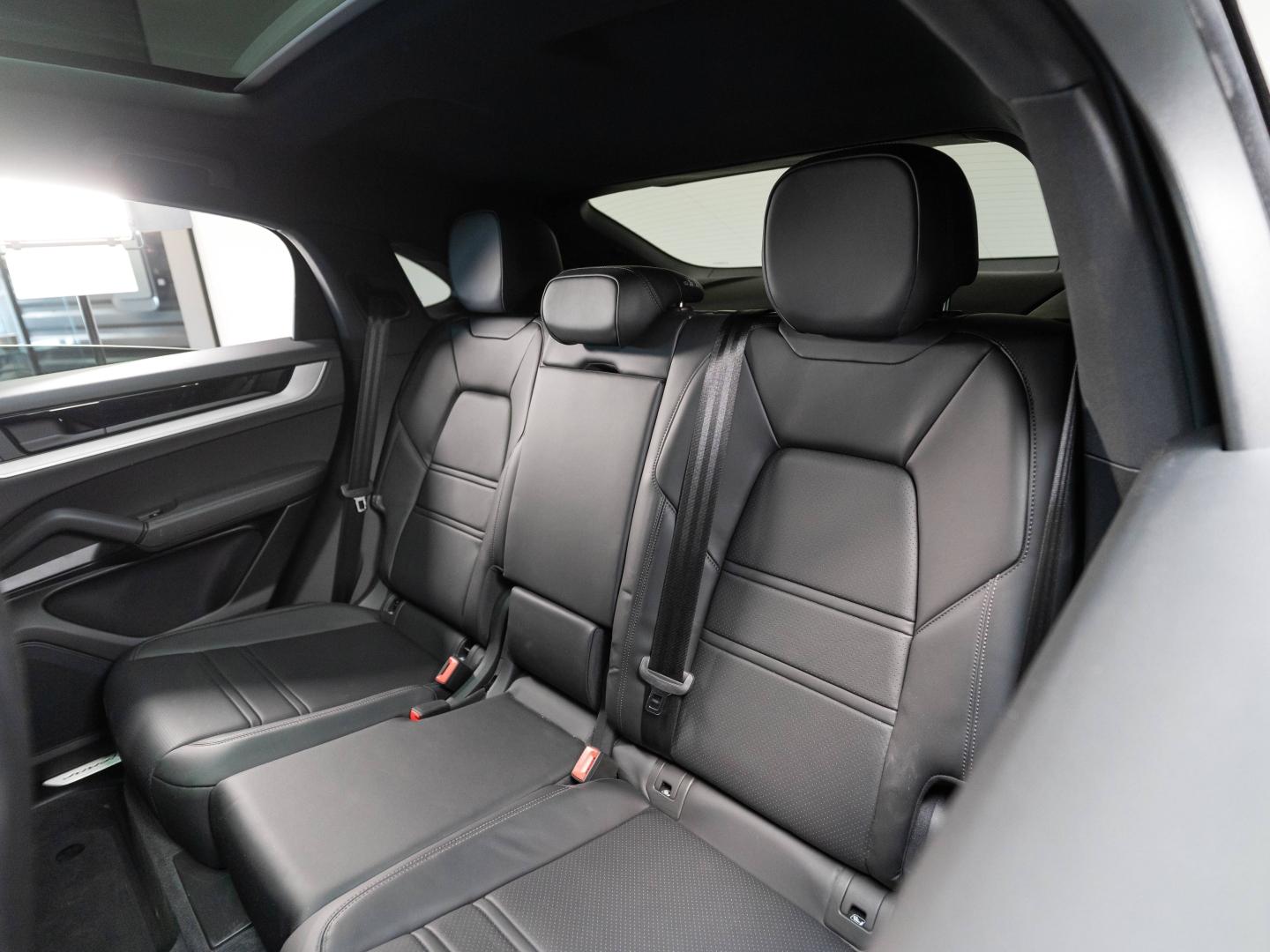Voitures occasions PORSCHE Cayenne Coupe E-Hybrid Champagne-au-Mont-d'Or