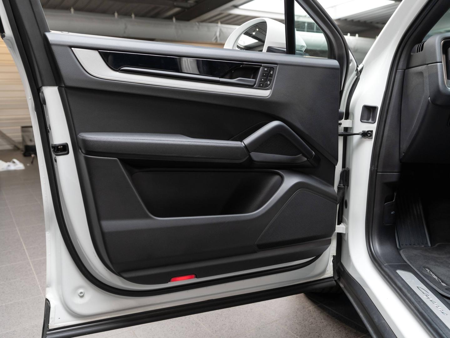 Voitures occasions PORSCHE Cayenne Coupe E-Hybrid Champagne-au-Mont-d'Or