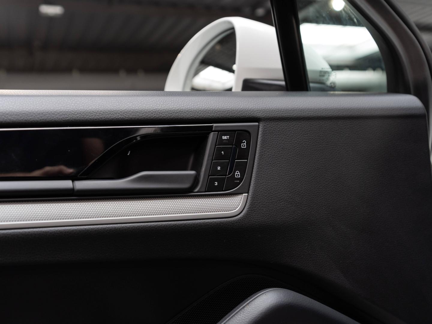 Voitures occasions PORSCHE Cayenne Coupe E-Hybrid Champagne-au-Mont-d'Or
