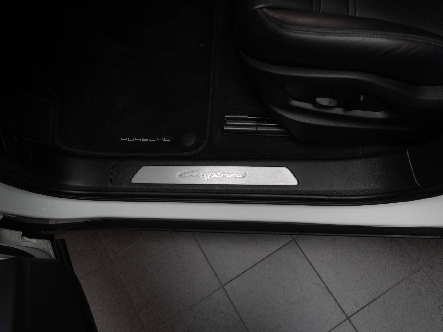 Voitures occasions PORSCHE Cayenne Coupe E-Hybrid Champagne-au-Mont-d'Or