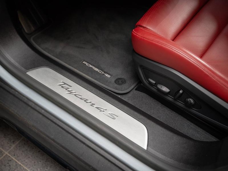 Voitures occasions PORSCHE Taycan Cross Turismo 4S Champagne-au-Mont-d'Or