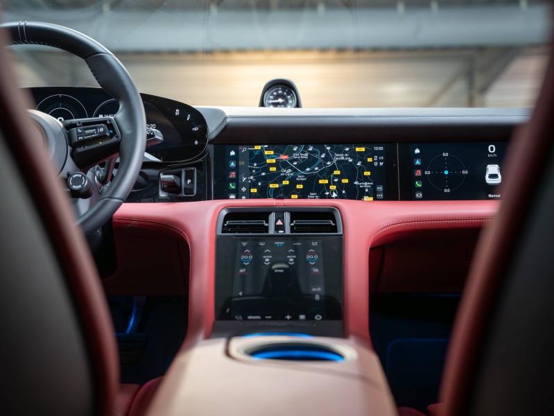 Voitures occasions PORSCHE Taycan Cross Turismo 4S Champagne-au-Mont-d'Or