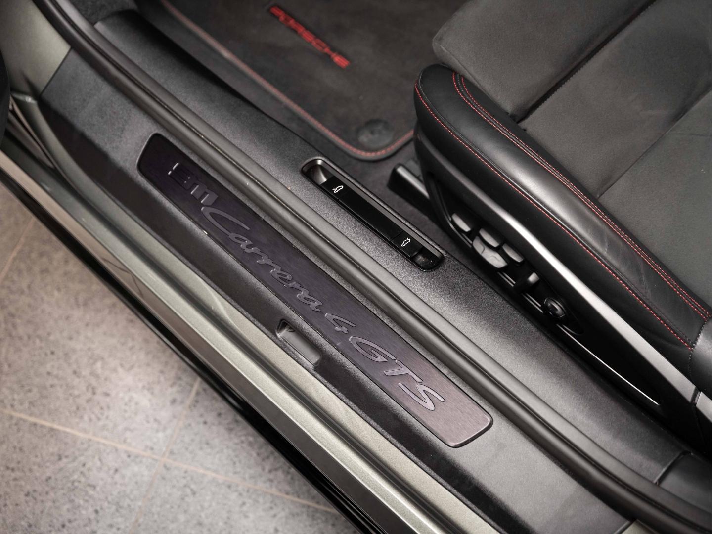 Voitures occasions PORSCHE 911 Coupe Carrera 4 GTS Champagne-au-Mont-d'Or