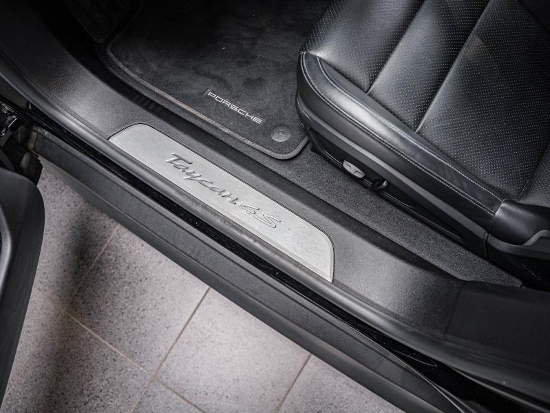 Voitures occasions PORSCHE Taycan 4S Champagne-au-Mont-d'Or