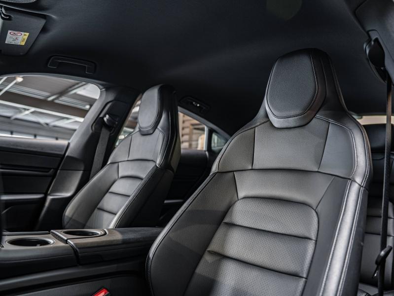 Voitures occasions PORSCHE Taycan 4S Champagne-au-Mont-d'Or