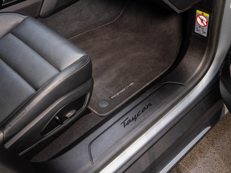 Voitures occasions PORSCHE Taycan Sport Turismo Base Champagne-au-Mont-d'Or