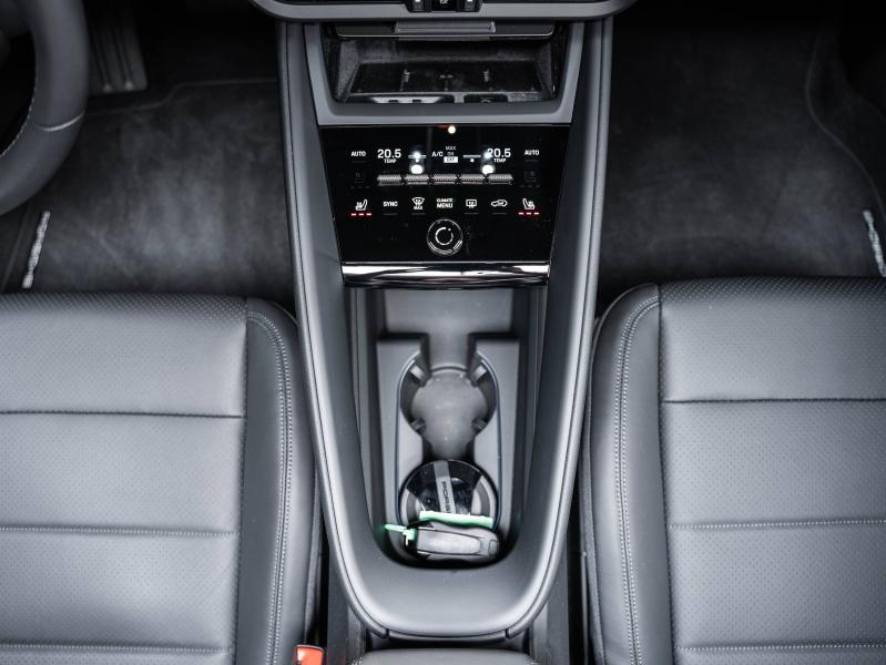 Voitures occasions PORSCHE MACAN Base Champagne-au-Mont-d'Or