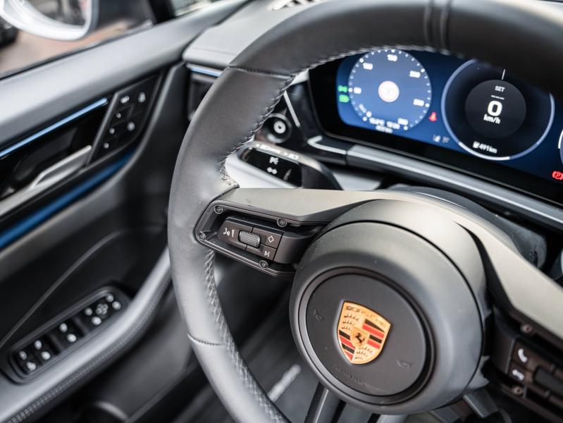 Voitures occasions PORSCHE MACAN Base Champagne-au-Mont-d'Or