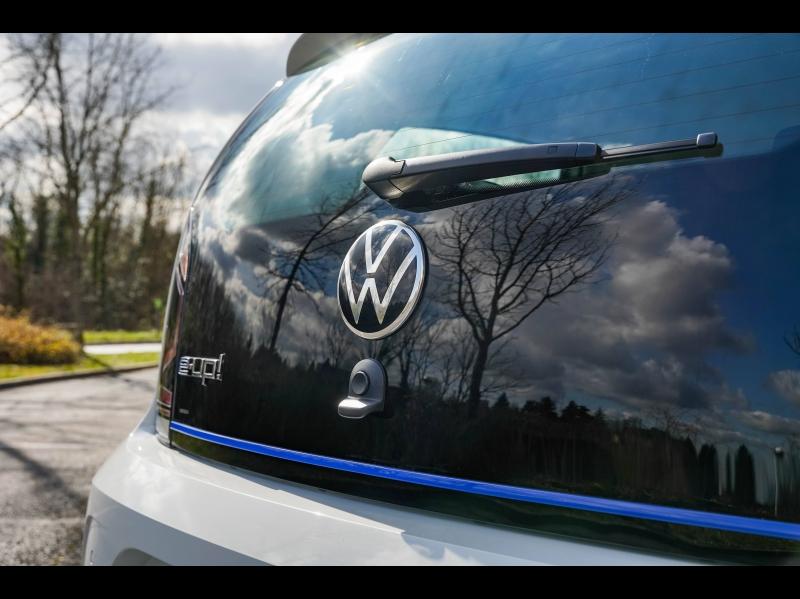 Voitures occasions VOLKSWAGEN e-up! Life Champagne-au-Mont-d'Or