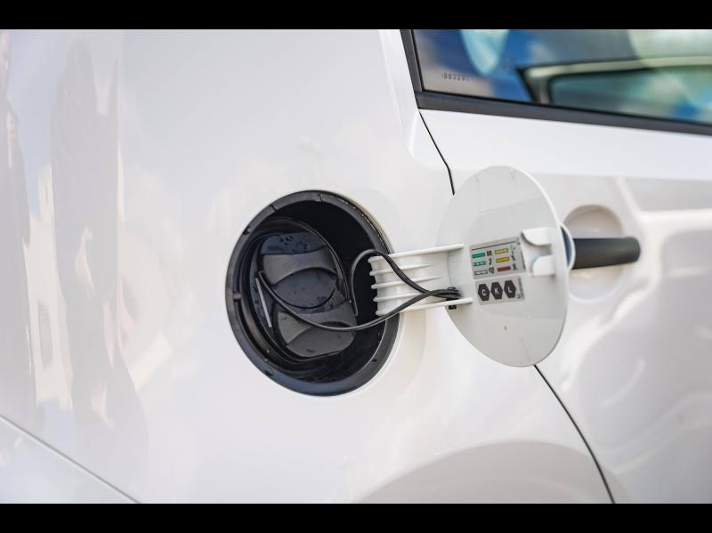 Voitures occasions VOLKSWAGEN e-up! Life Champagne-au-Mont-d'Or