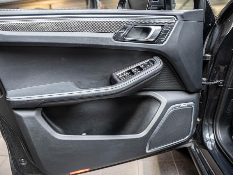 Voitures occasions PORSCHE MACAN Turbo Champagne-au-Mont-d'Or
