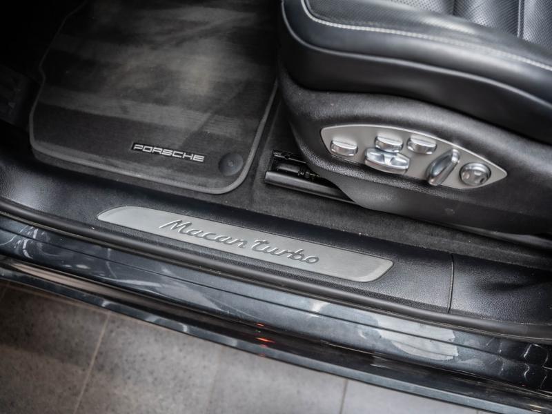 Voitures occasions PORSCHE MACAN Turbo Champagne-au-Mont-d'Or