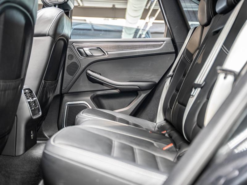 Voitures occasions PORSCHE MACAN Turbo Champagne-au-Mont-d'Or