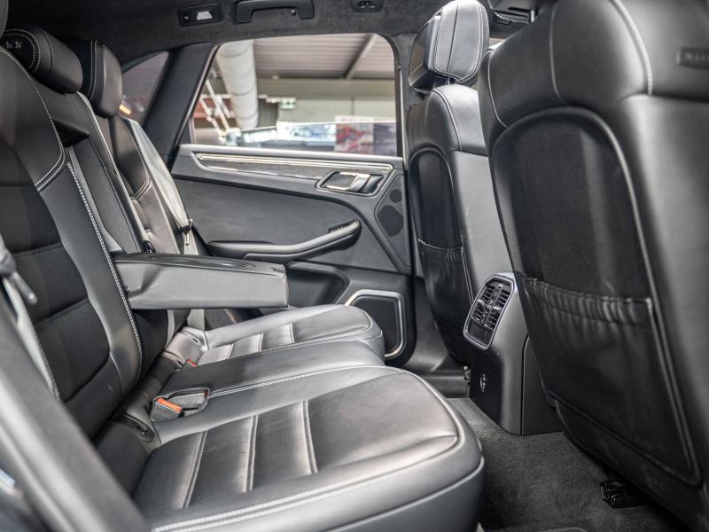 Voitures occasions PORSCHE MACAN Turbo Champagne-au-Mont-d'Or