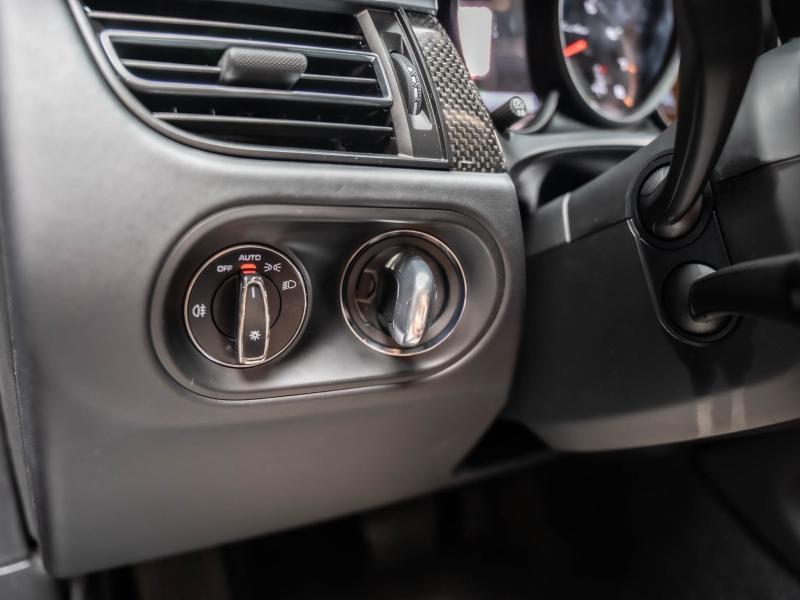 Voitures occasions PORSCHE MACAN Turbo Champagne-au-Mont-d'Or