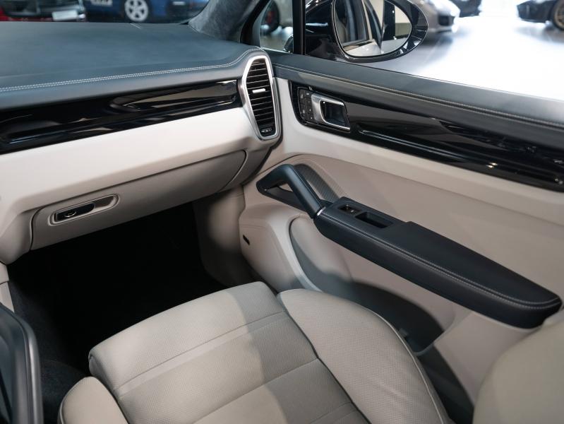 Voitures occasions PORSCHE Cayenne Coupe E-Hybrid Platinum Ed Champagne-au-Mont-d'Or