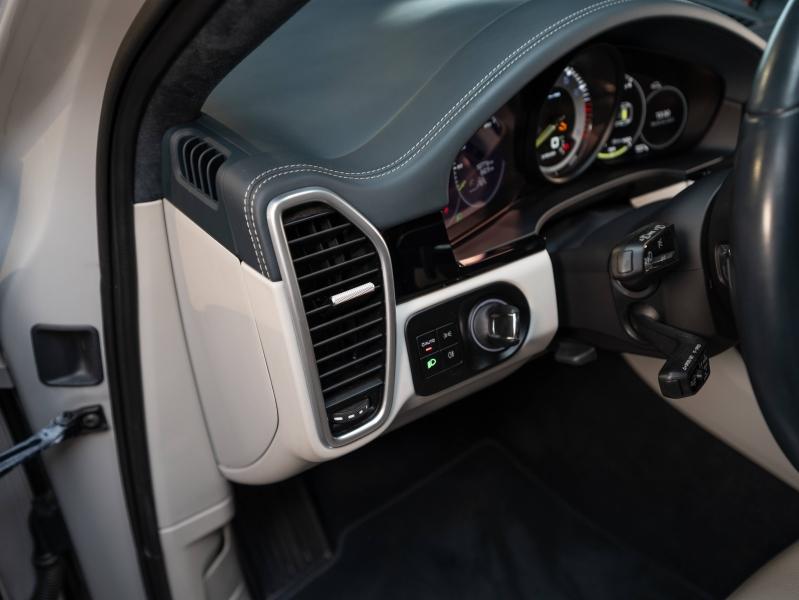 Voitures occasions PORSCHE Cayenne Coupe E-Hybrid Platinum Ed Champagne-au-Mont-d'Or