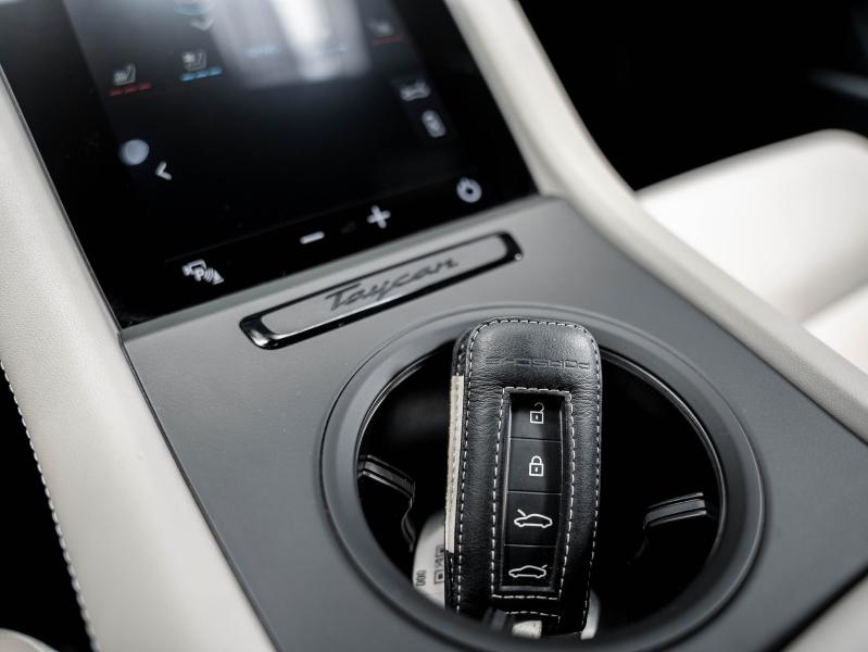 Voitures occasions PORSCHE Taycan Turbo Champagne-au-Mont-d'Or