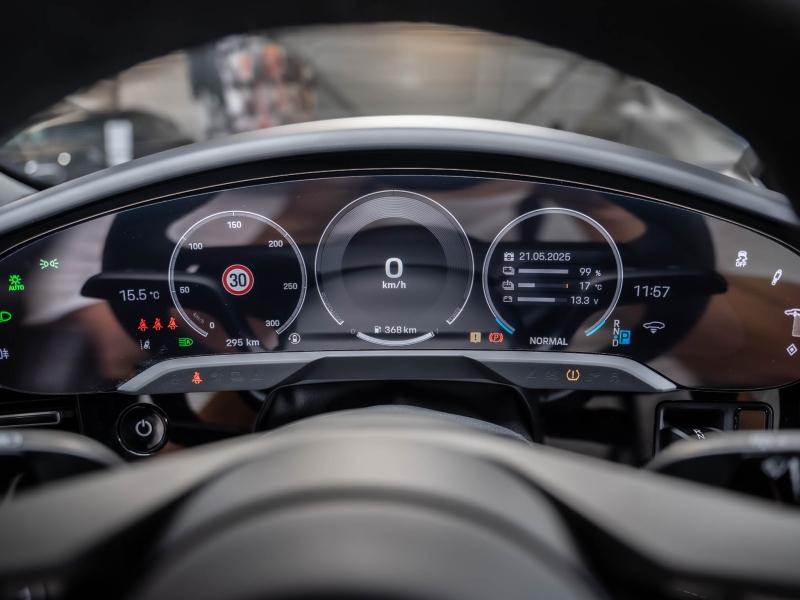 Voitures occasions PORSCHE Taycan 4S Champagne-au-Mont-d'Or