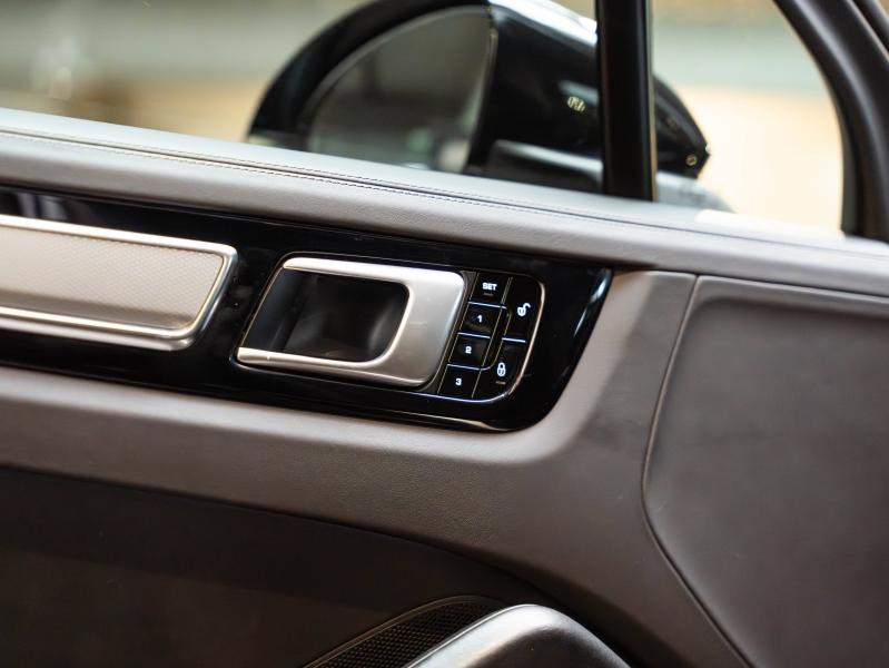 Voitures occasions PORSCHE CAYENNE E-Hybrid Champagne-au-Mont-d'Or