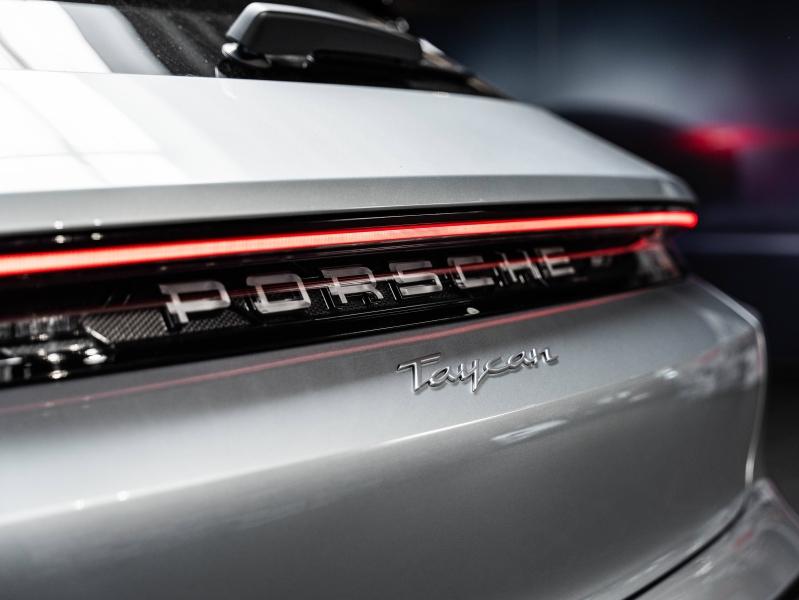 Voitures occasions PORSCHE Taycan Sport Turismo Base Champagne-au-Mont-d'Or