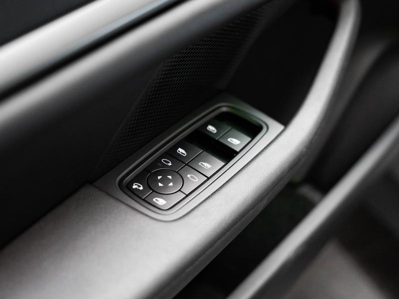 Voitures occasions PORSCHE Taycan Sport Turismo Base Champagne-au-Mont-d'Or