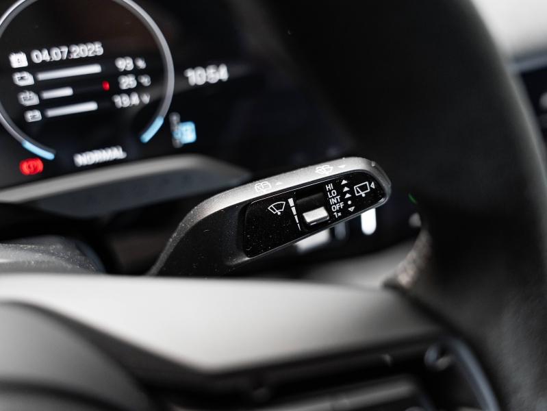 Voitures occasions PORSCHE Taycan Sport Turismo Base Champagne-au-Mont-d'Or