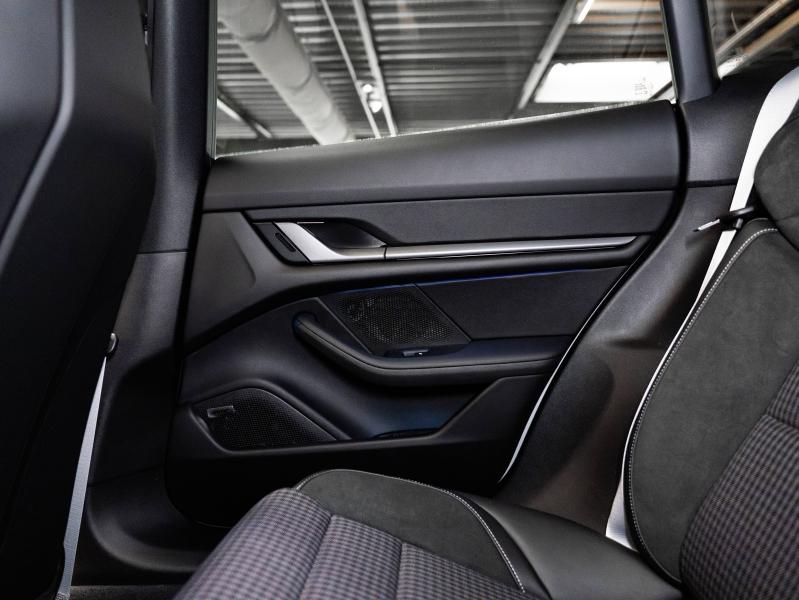 Voitures occasions PORSCHE Taycan Sport Turismo Base Champagne-au-Mont-d'Or