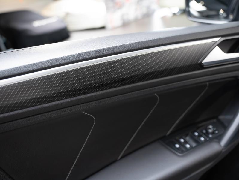 Voitures occasions VOLKSWAGEN TIGUAN R-Line Champagne-au-Mont-d'Or