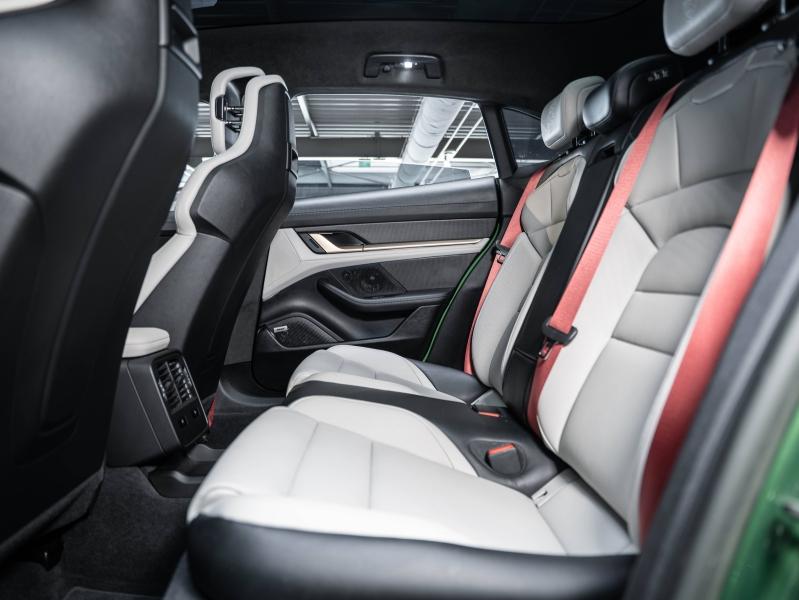 Voitures occasions PORSCHE Taycan Sport Turismo GTS Champagne-au-Mont-d'Or