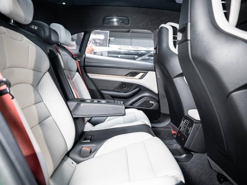 Voitures occasions PORSCHE Taycan Sport Turismo GTS Champagne-au-Mont-d'Or