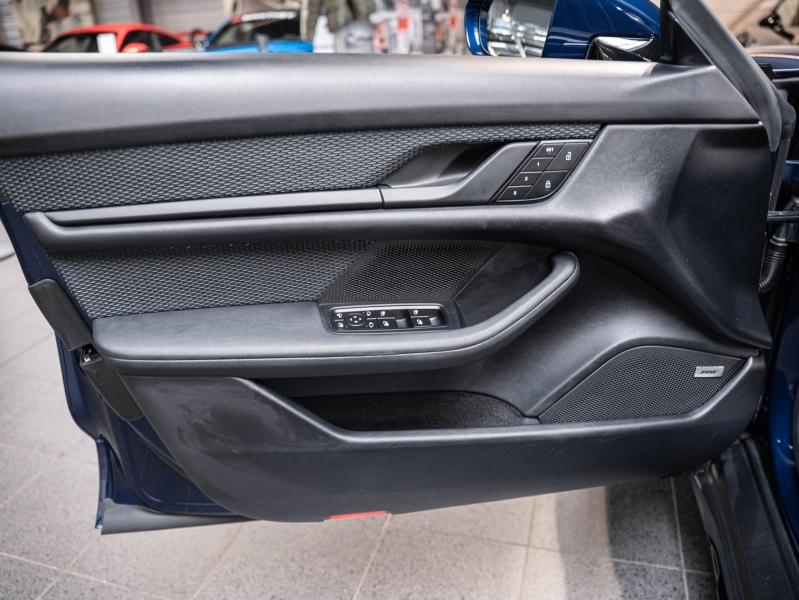 Voitures occasions PORSCHE Taycan Cross Turismo 4S Champagne-au-Mont-d'Or