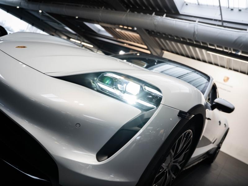 Voitures occasions PORSCHE Taycan Cross Turismo 4S Champagne-au-Mont-d'Or