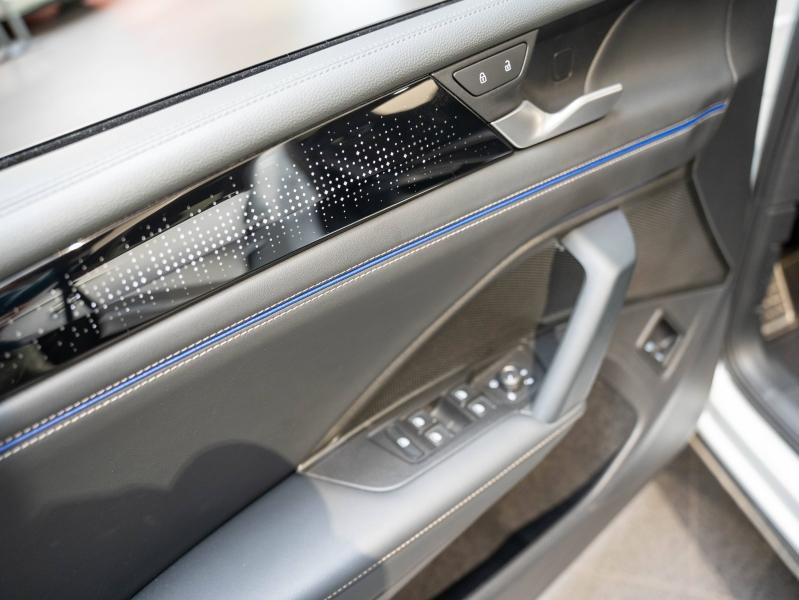 Voitures occasions VOLKSWAGEN TIGUAN R-Line Champagne-au-Mont-d'Or