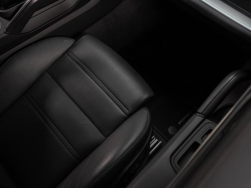 Voitures occasions PORSCHE CAYENNE E-Hybrid Champagne-au-Mont-d'Or