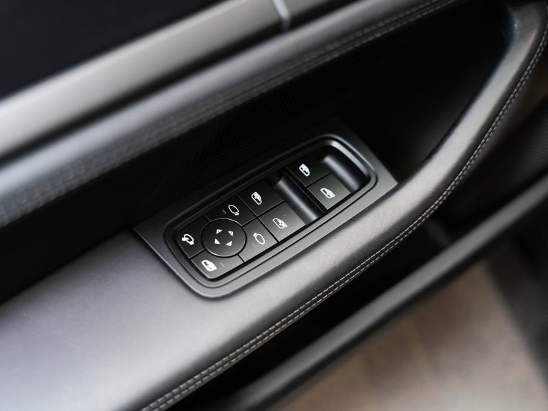 Voitures occasions PORSCHE Taycan 4S Champagne-au-Mont-d'Or