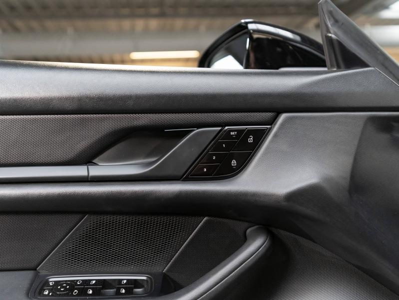 Voitures occasions PORSCHE Taycan 4S Champagne-au-Mont-d'Or