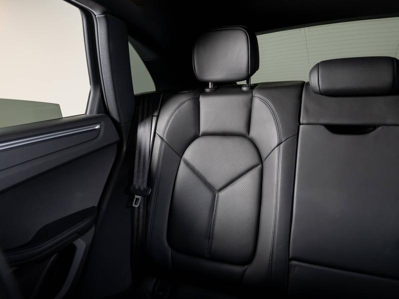 Voitures occasions PORSCHE MACAN Base Champagne-au-Mont-d'Or