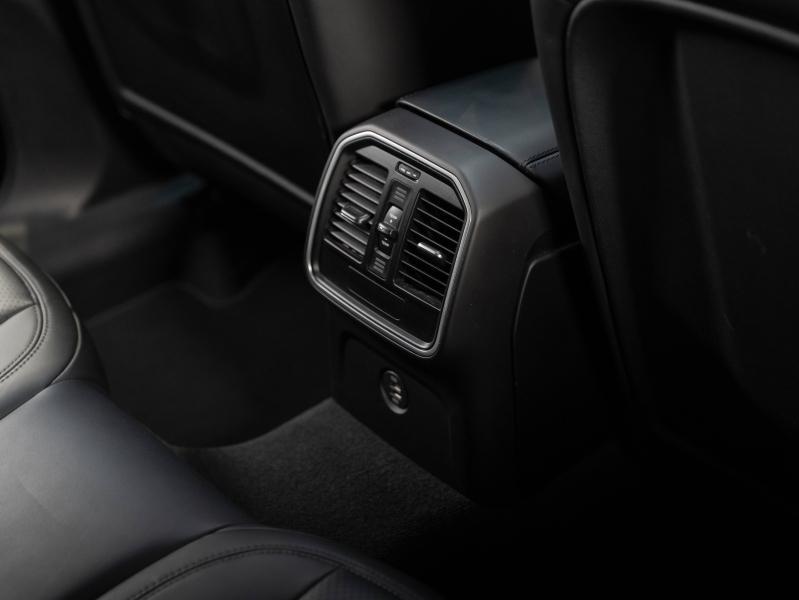 Voitures occasions PORSCHE MACAN Base Champagne-au-Mont-d'Or