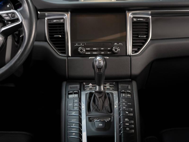 Voitures occasions PORSCHE MACAN Base Champagne-au-Mont-d'Or