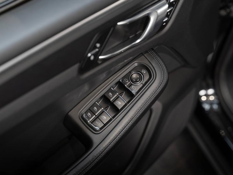 Voitures occasions PORSCHE MACAN Base Champagne-au-Mont-d'Or