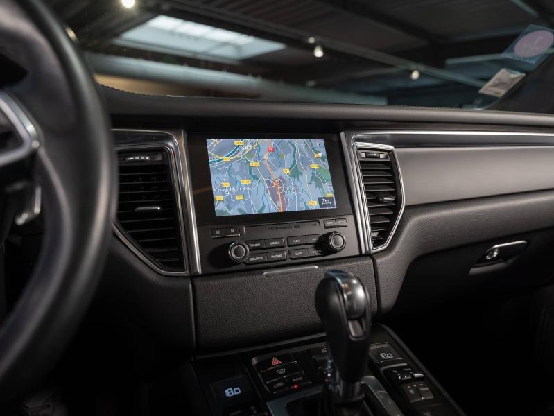 Voitures occasions PORSCHE MACAN Base Champagne-au-Mont-d'Or