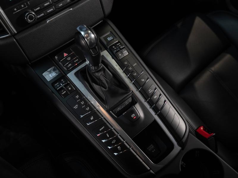 Voitures occasions PORSCHE MACAN Base Champagne-au-Mont-d'Or