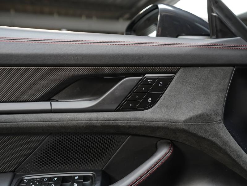 Voitures occasions PORSCHE Taycan GTS Champagne-au-Mont-d'Or