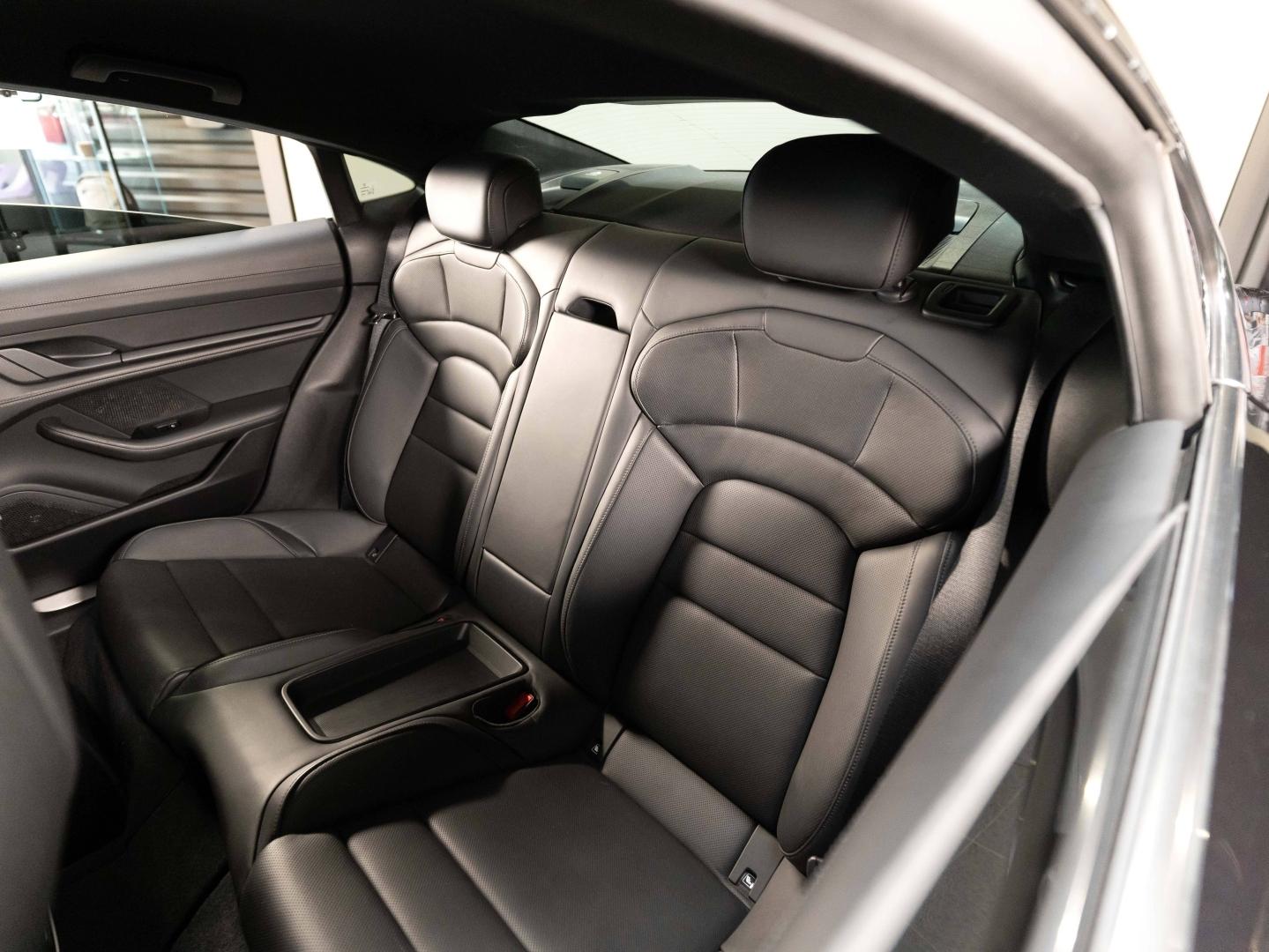 Voitures occasions PORSCHE Taycan 4S Champagne-au-Mont-d'Or
