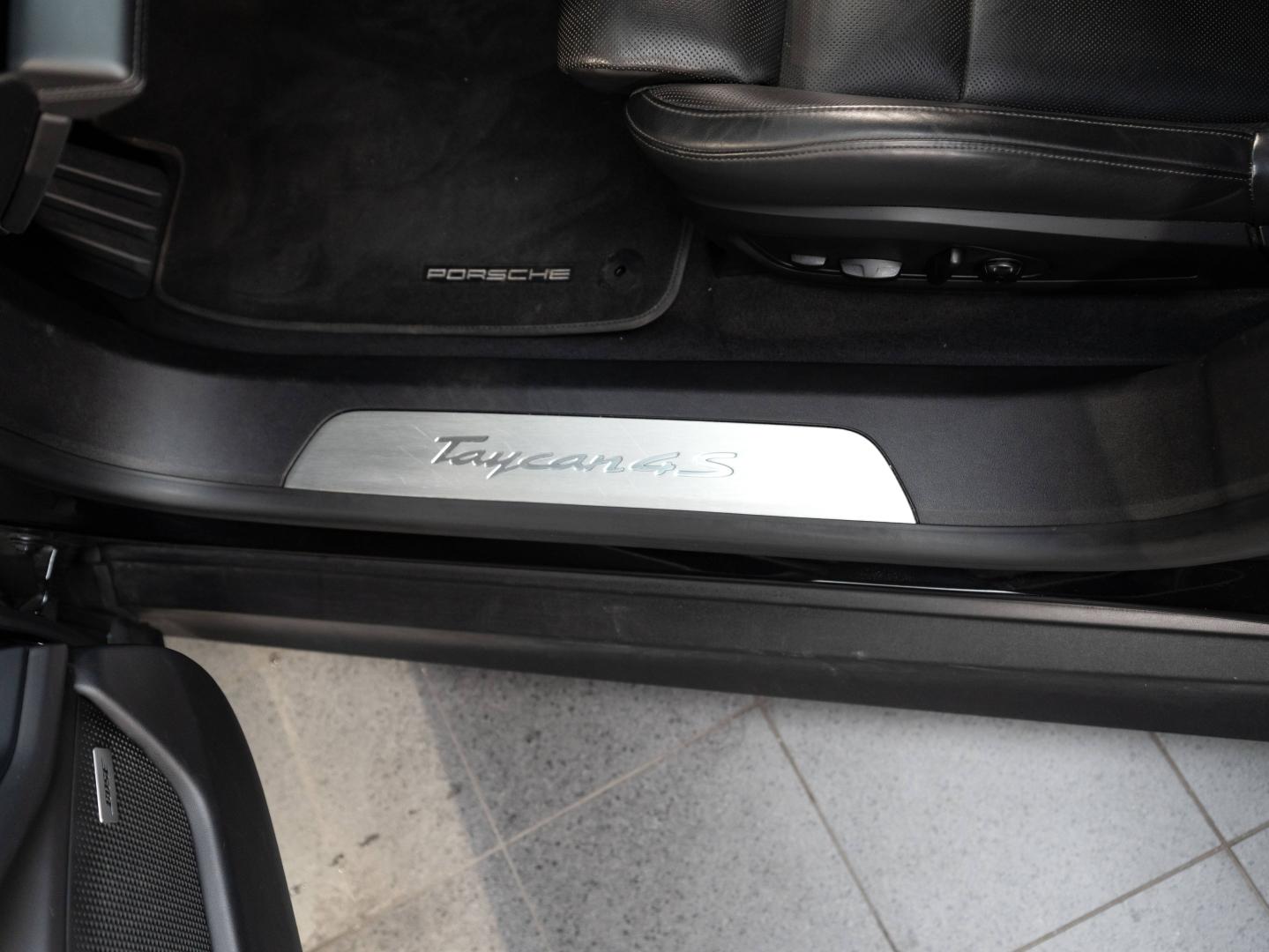 Voitures occasions PORSCHE Taycan 4S Champagne-au-Mont-d'Or