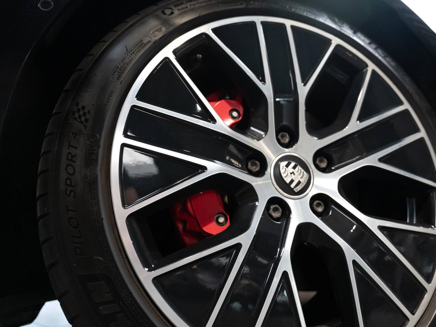 Voitures occasions PORSCHE Taycan 4S Champagne-au-Mont-d'Or