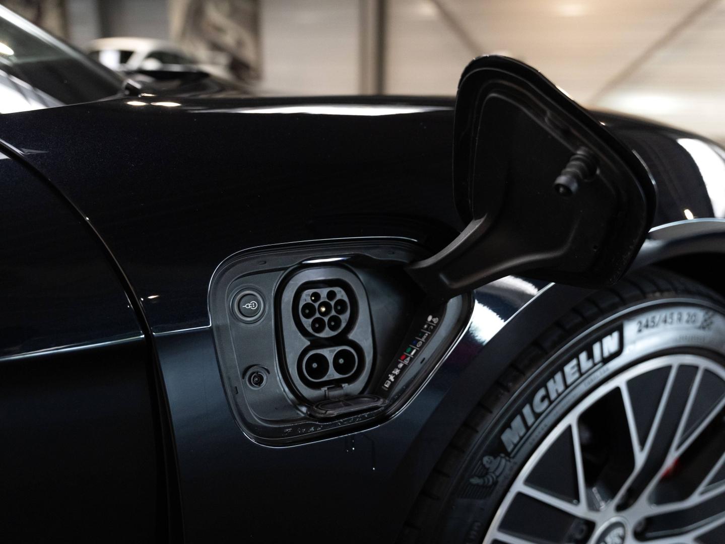 Voitures occasions PORSCHE Taycan 4S Champagne-au-Mont-d'Or