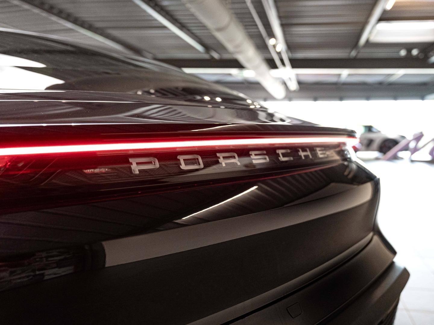 Voitures occasions PORSCHE Taycan 4S Champagne-au-Mont-d'Or